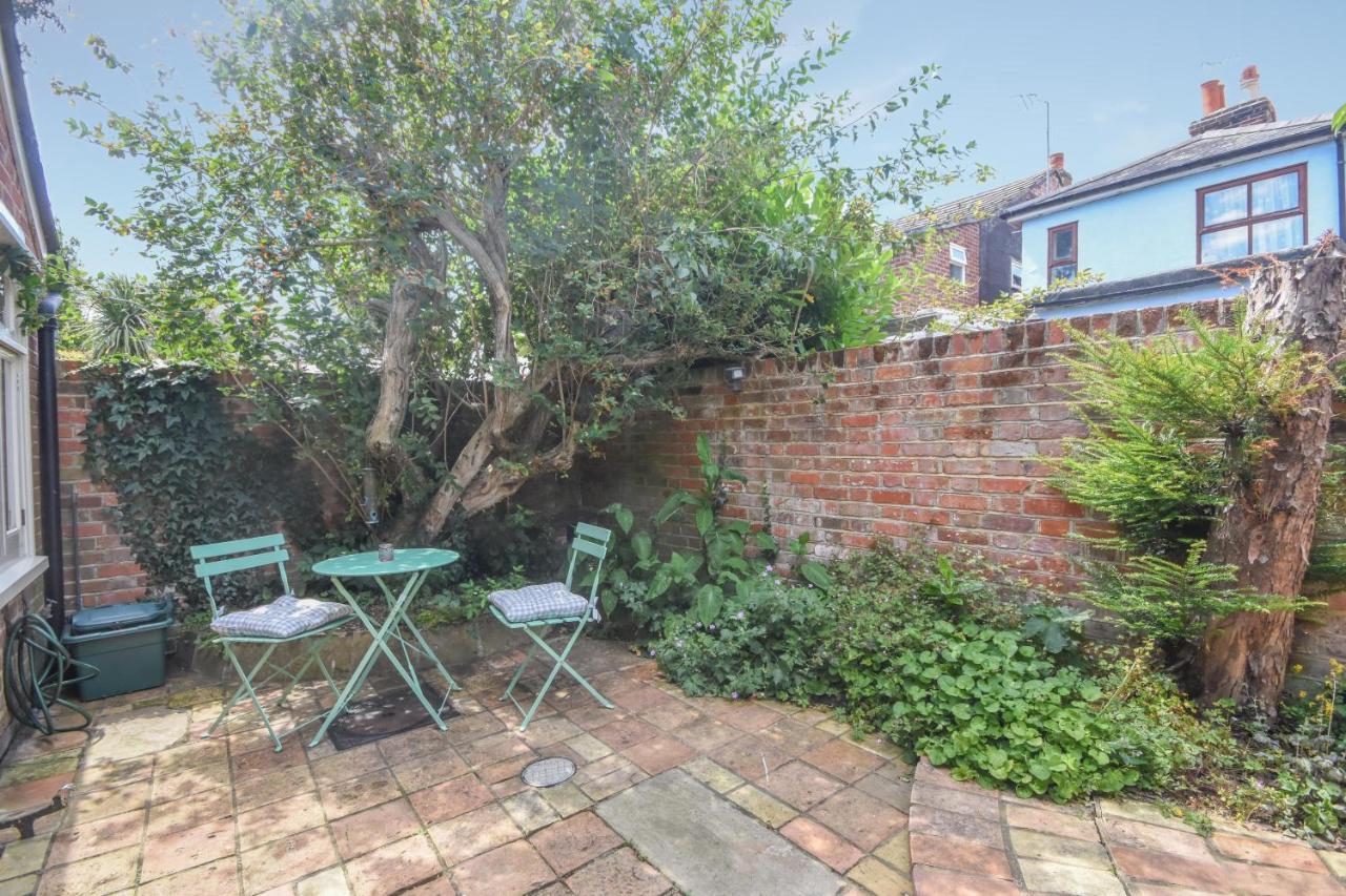 Unique Period One Bedroom House In Colchester Eksteriør bilde